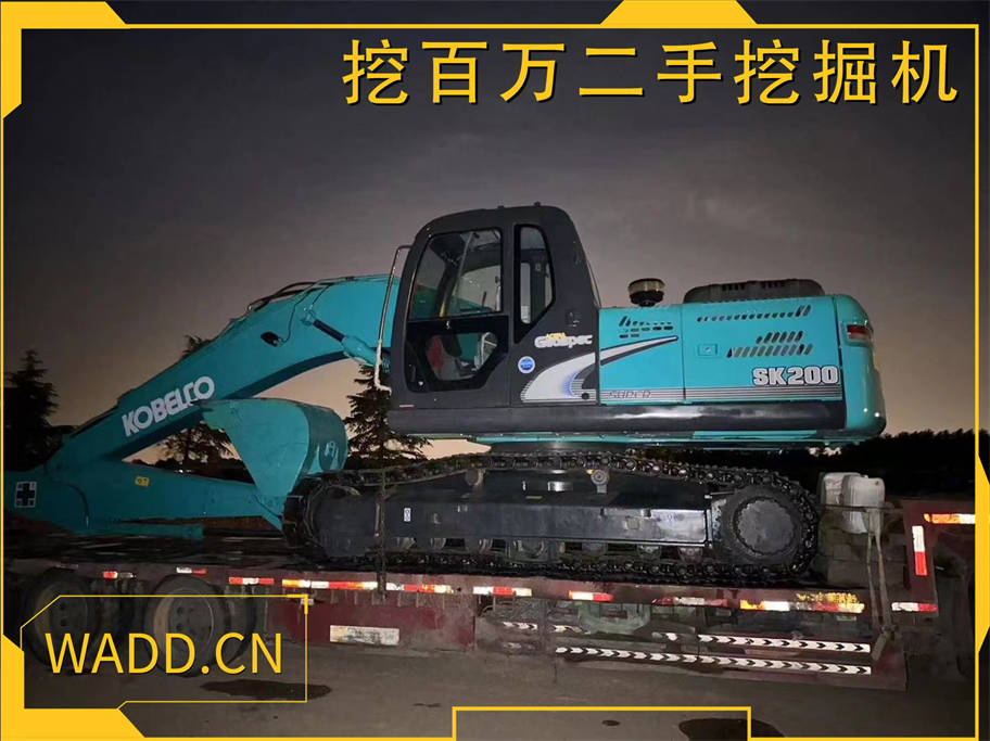 神鋼200二手挖掘機晚間加班裝車發貨，助力工程進展，立即交付！