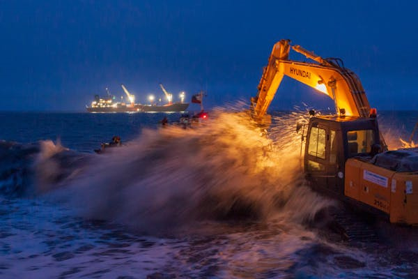 二手挖掘機出口俄羅斯——上海挖百萬助力跨國工程項目 Exporting Used Excavators to Russia - Shanghai Wabaiwan Supports Cross-Border Construction Projects